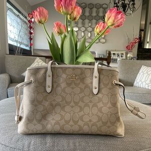 Authentic Coach pocketbook looks brand new!